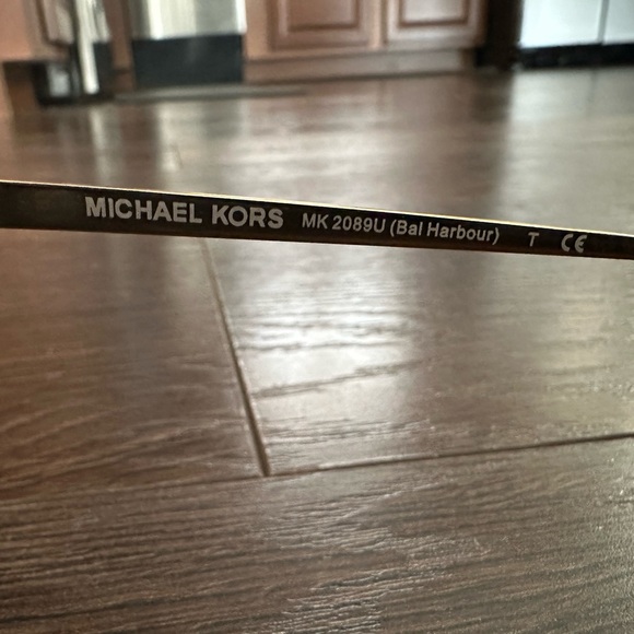 Michael Kors Polarized Sunglasses with Case - Picture 4 of 5